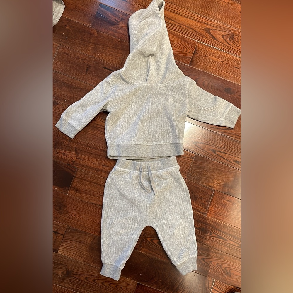Baby Gap Grey sweatsuit 6-12 months